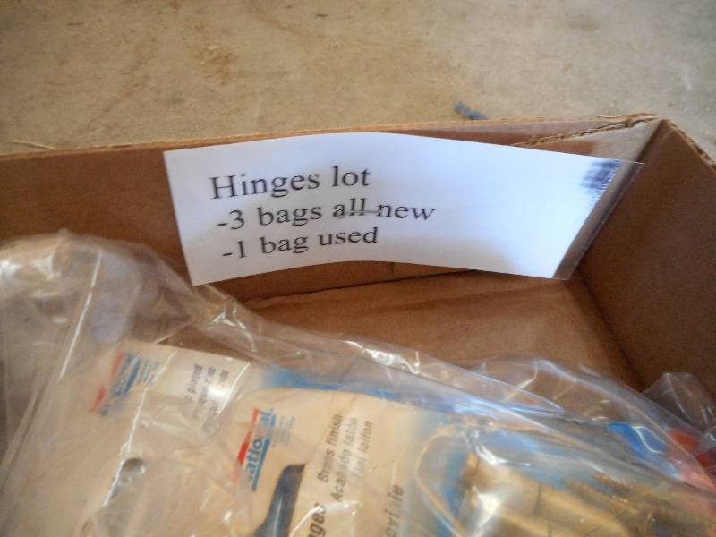 lot 16 image: Hinges