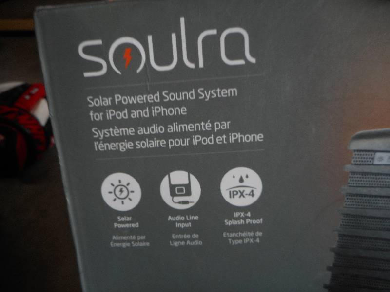 lot 29 image: I-Phone Solar Powered Dock