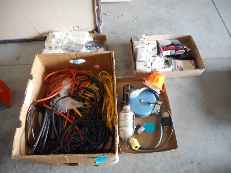 lot 30 image: Electrical Items