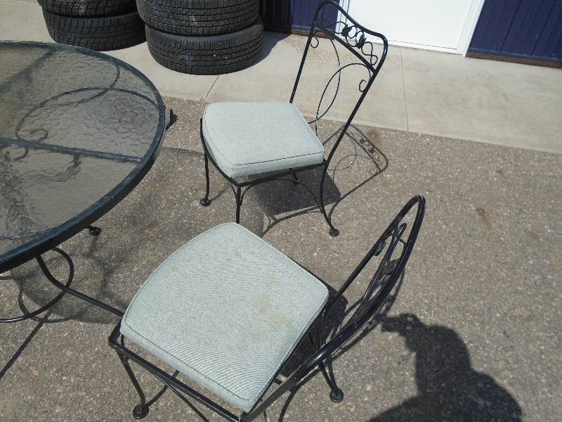 lot 8 image: Wrought Iron Patio Table and Chairs