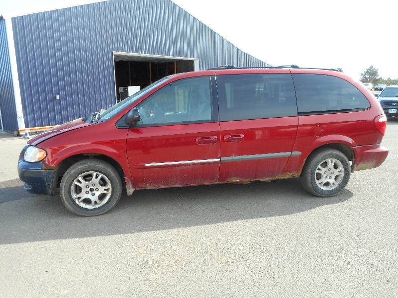 lot 3 image: 2001 Dodge Caravan