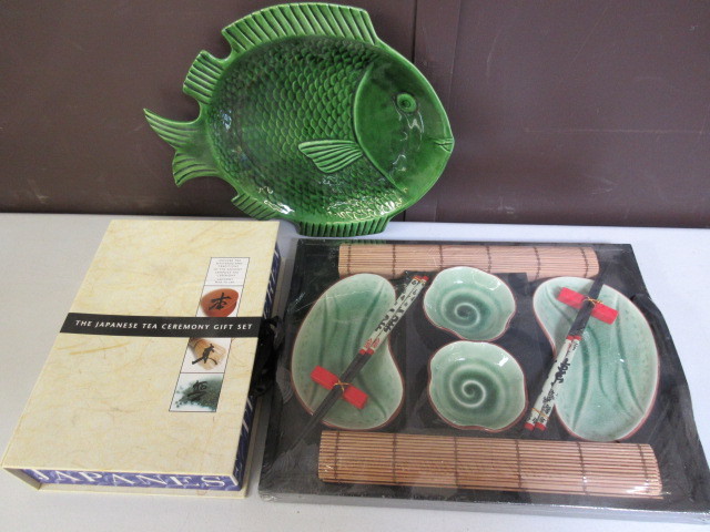 lot 501 image: ASIAN GIFT SETS AND FISH PLATE