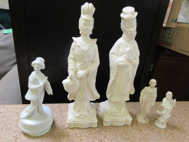 lot 507 image: ASIAN FIGURINES AND MUSICAL FIGURINE