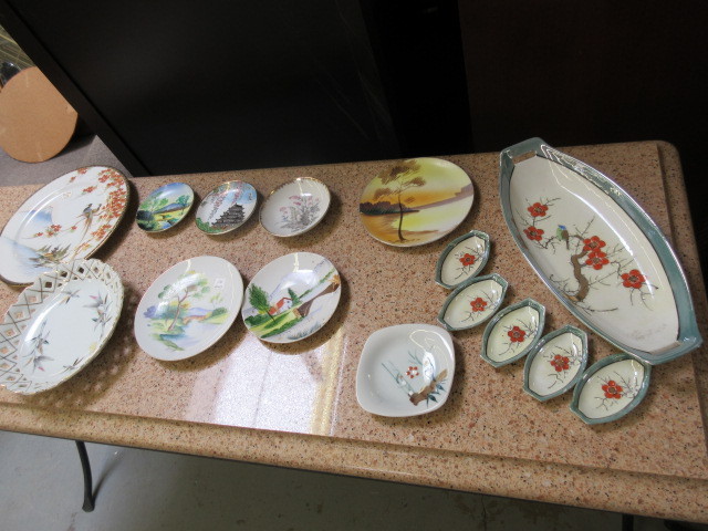 lot 522 image: JAPANESE PORCELAIN
