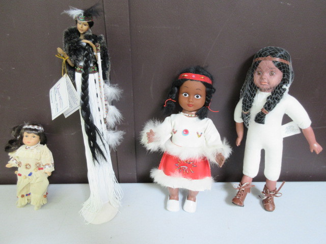 lot 529 image: NATIVE AMERICAN THEMED DOLLS