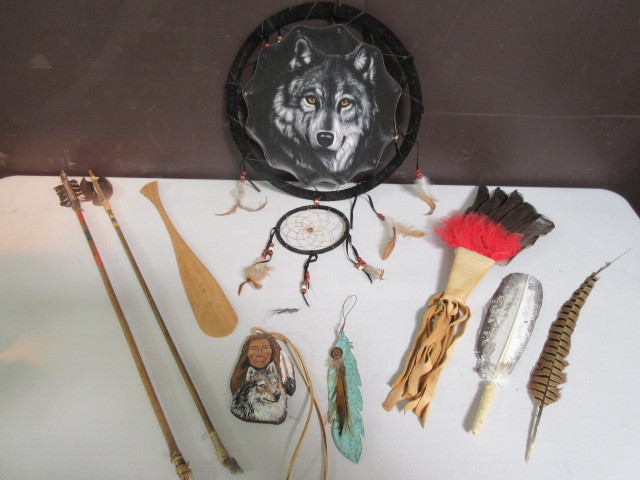 lot 533 image: DREAM CATCHER, DANCE FAN, ARROWS, FEATHERS, MORE
