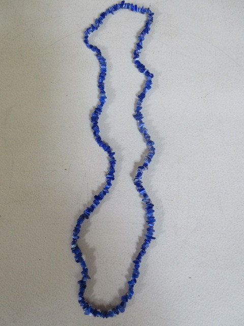 lot 562 image: BLUE STONE NECKLACE