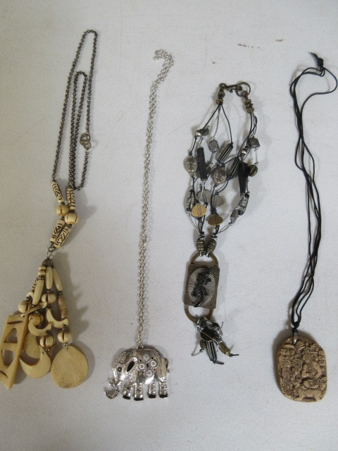 lot 563 image: NECKLACES
