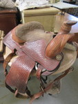 TOOLED LEATHER WESTERN SADDLE.