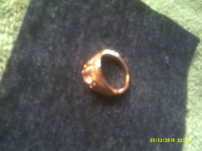 GOLD AND DIAMOND RING