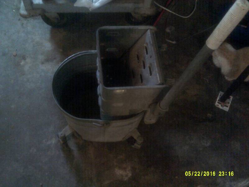ANTIQUE ALL METAL MOP BUCKET