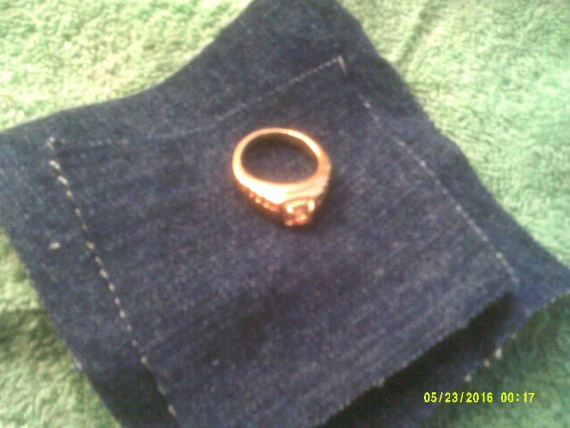 GOLD AND DIAMOND RING