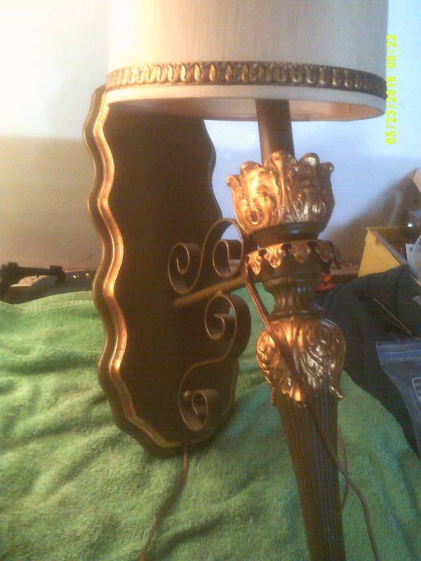 ANTIQUE WALL LAMP