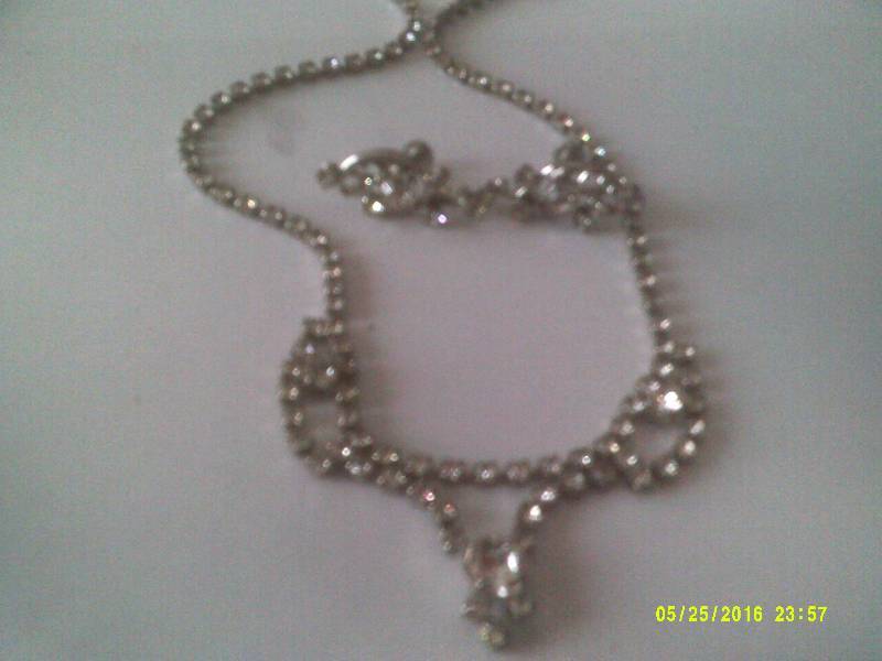 VINTAGE NECKLACE AND EARINGS