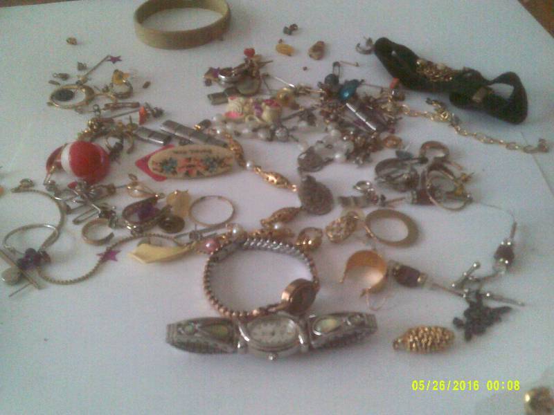 VINTAGE JEWLERY
