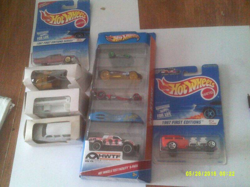 COLLECTIBLE HOT WHEELS