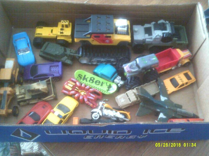 COLLECTIBLD CARS AND TRUCKS