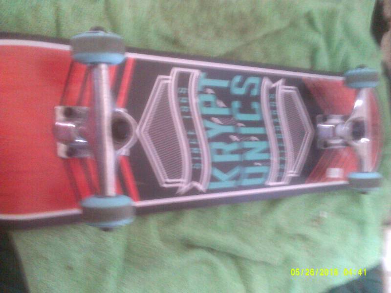 KRYPT ONICS SKATE BOARD