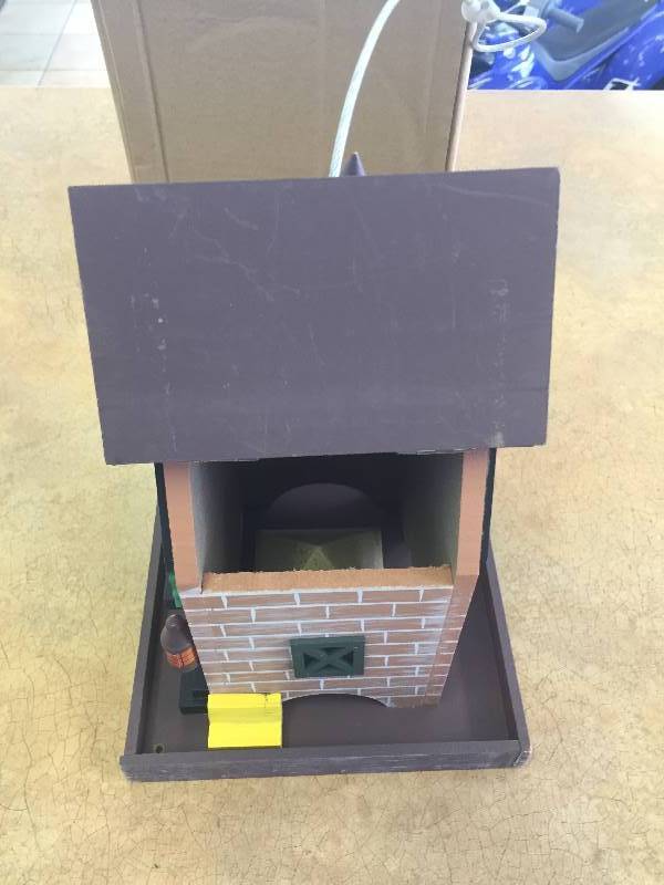 lot 30 image: model bird house