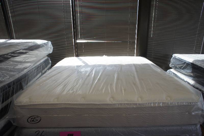 lot 13 image: NEW - KING SIZE  - Simmons Beautyrest  -  WESTIN - HEAVENLY BED - PILLOWTOP  - KING SIZE MATTRESS MSRP $2899.99