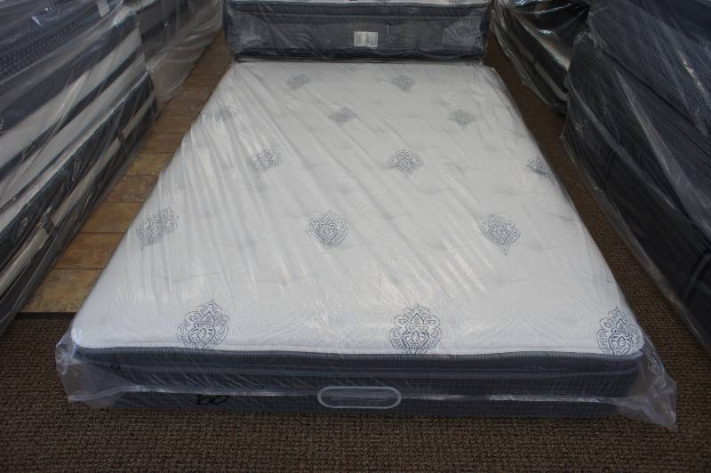 lot 14 image: NEW - QUEEN SIZE  - Simmons Beautyrest  -  SILVER - KIERA COVE  - KING SIZE MATTRESS MSRP $1899.99