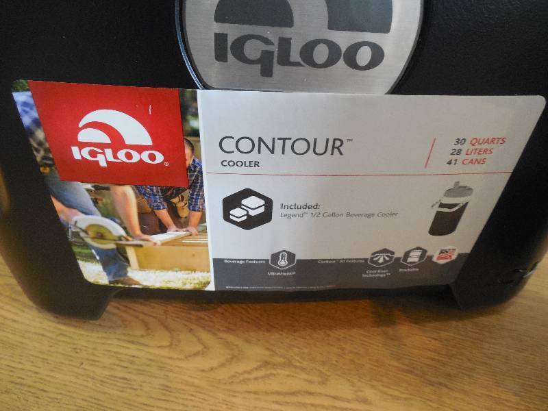 lot 86 image: IGLOO Contour Combo 30 Qt. Cooler with 12 Gal. Beverage Cooler