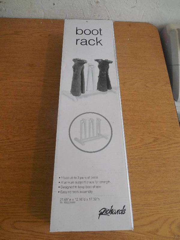 lot 21 image: Boot RackWhite 3 Pair Standing Boot Rack
