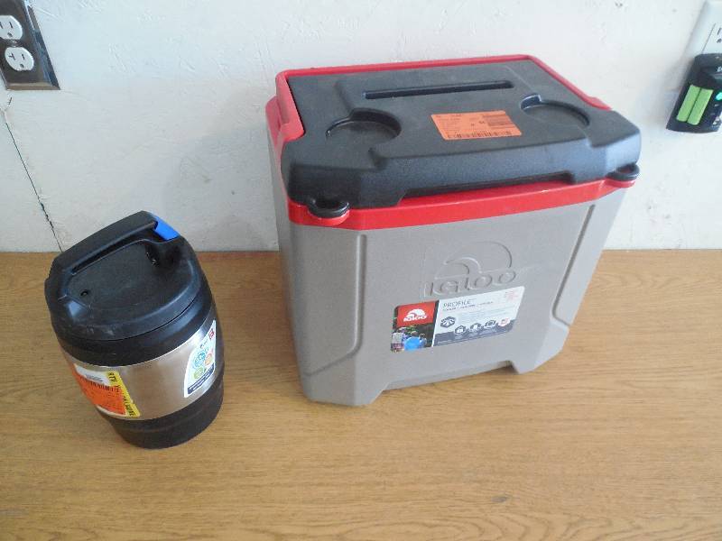lot 25 image: IGLOO COOLER AND WATER JUG