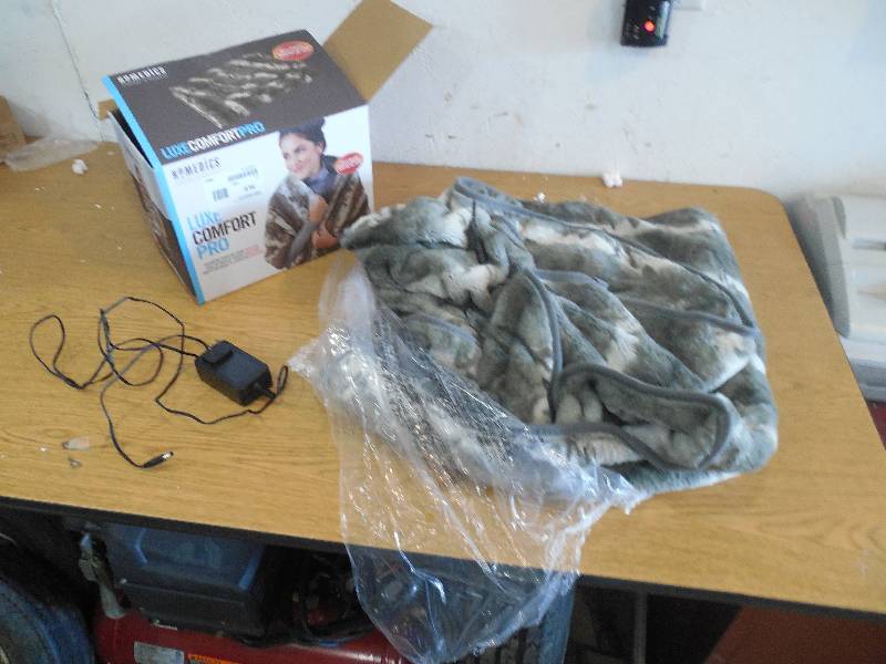 lot 60 image: Homedics Luxe Comfort max Body wrap with heat and vibration massage