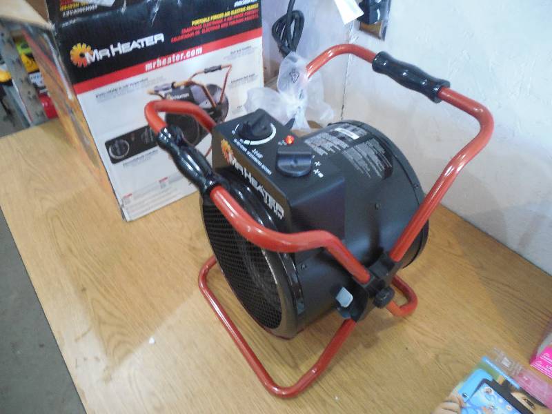 lot 62 image: Mr. Heater 3.6 Kw Portable Forced Electric Heater