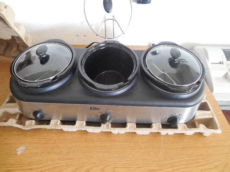 lot 69 image: Elite Gourmet Triple Buffet Slow Cooker wLid Rest