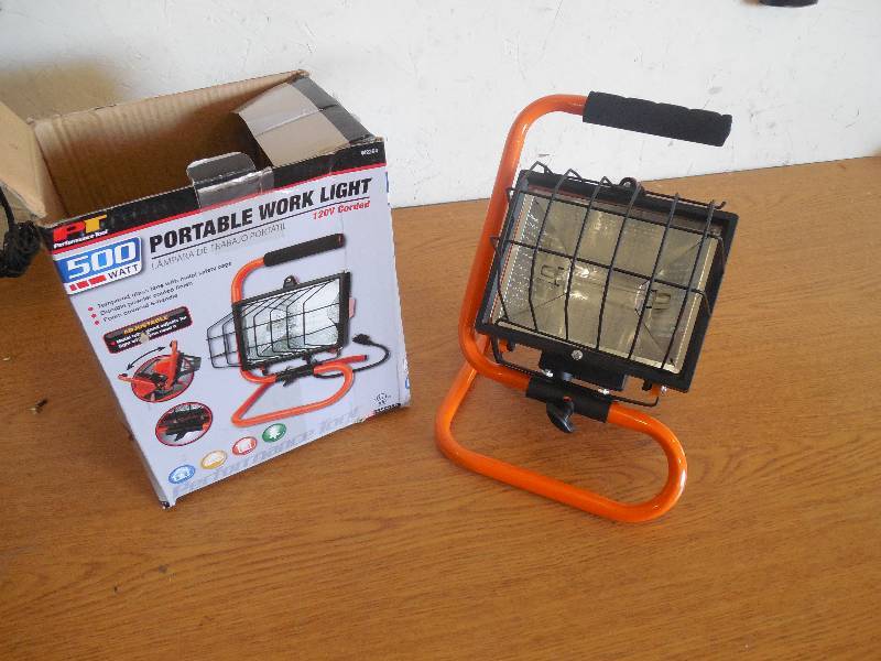 lot 130 image: Performance Tool 500-Watt Portable Worklight