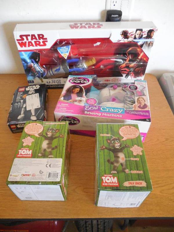 lot 137 image: ASSORTED TOY LOT