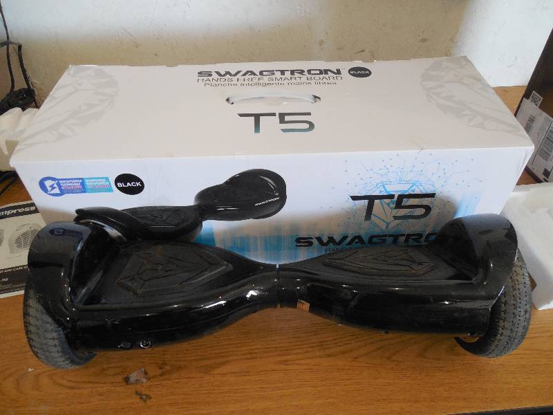 lot 150 image: Swagtron T5 Smart Balancing Electric Board