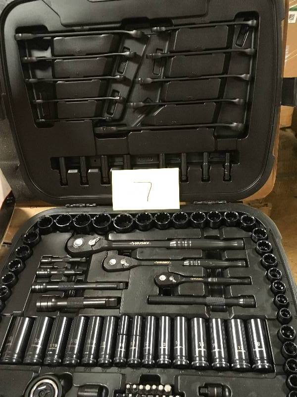 Husky 105-Piece 14in. ,38 in. and 12 in. Drive Universal Mechanics Tool Set  New