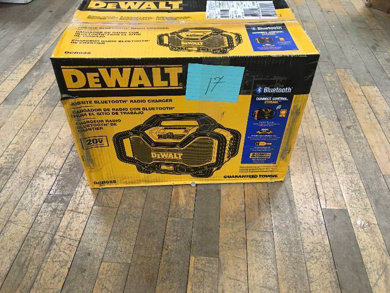 DeWalt Flexvolt 60 Volt Versatile Jobsite Bluetooth Radio Charger Not Used