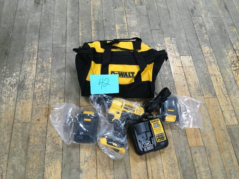DeWalt 20 Volt Compact DrillDriver Kit open box not used