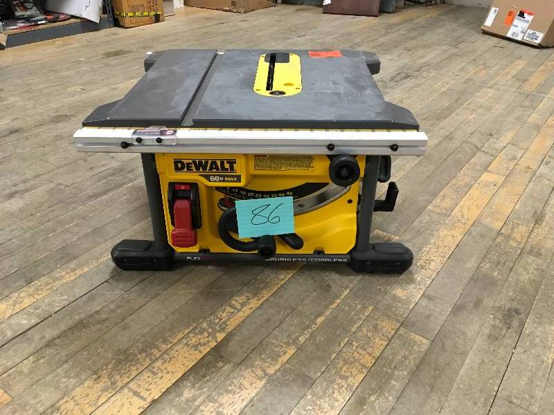 DeWalt FLEXVOLT 60 Volt Max Cordless Brushless 8-14 in. Table Saw ( Tool Only) missing guide and guard