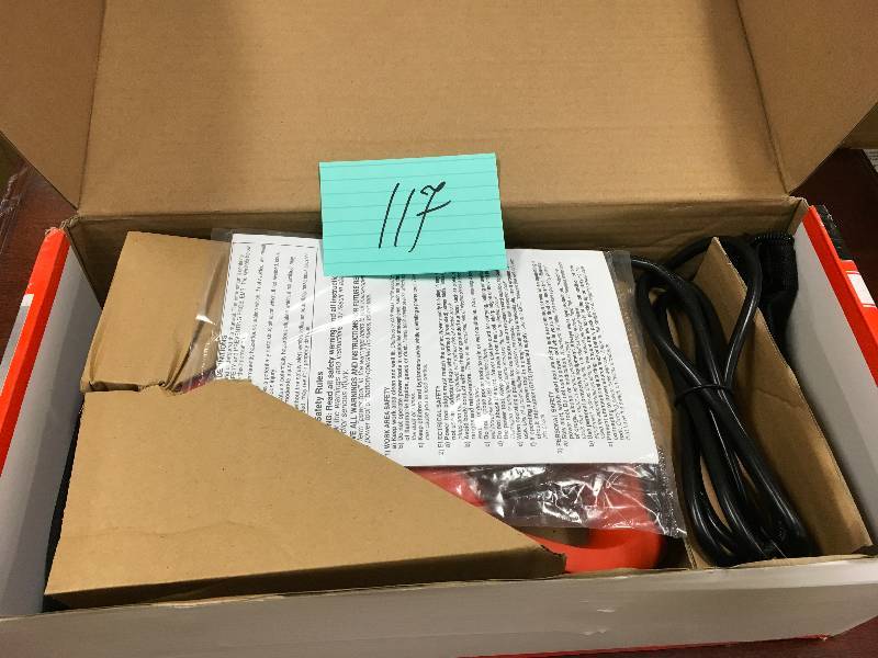 Black&Decker 3.4 Amp Powered Handsaw new