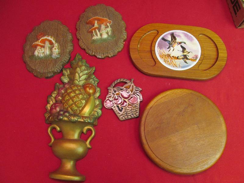 lot 9 image: vintage Mushroom wall dcor