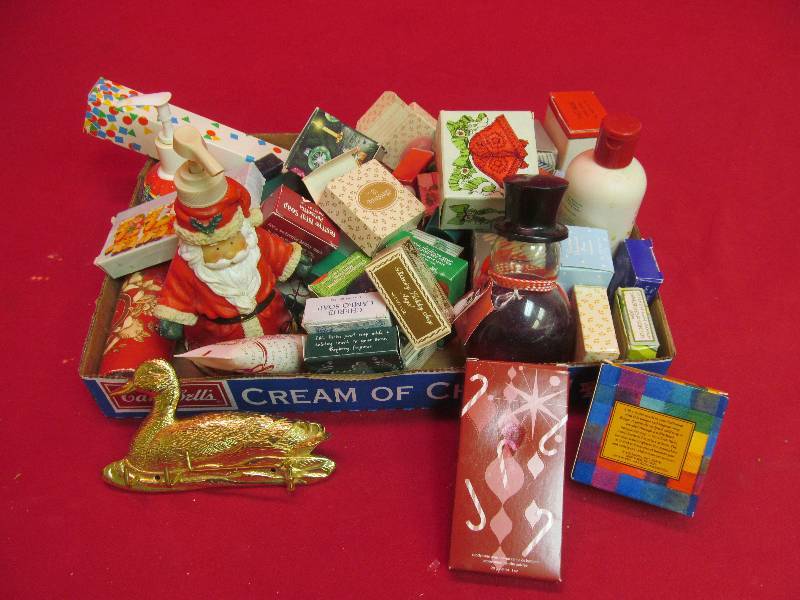 lot 15 image: Avon soap