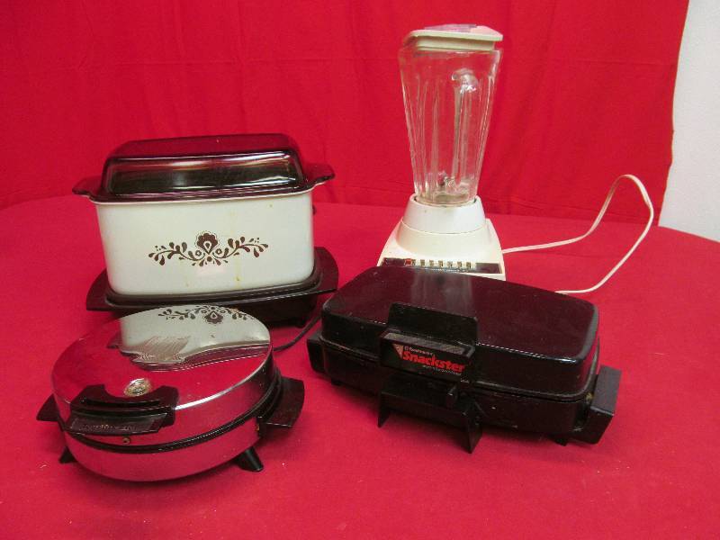lot 16 image: kitchen small appliances