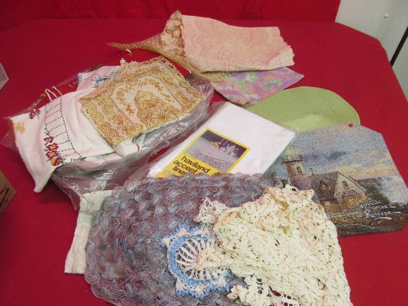 lot 20 image: linens