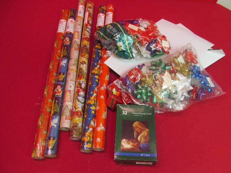 lot 28 image: Christmas gift wrap