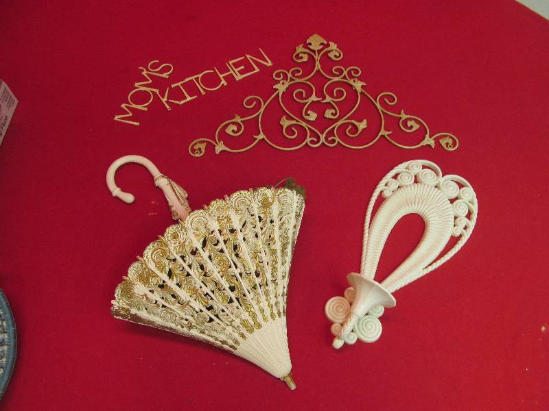 lot 39 image: wall dcor