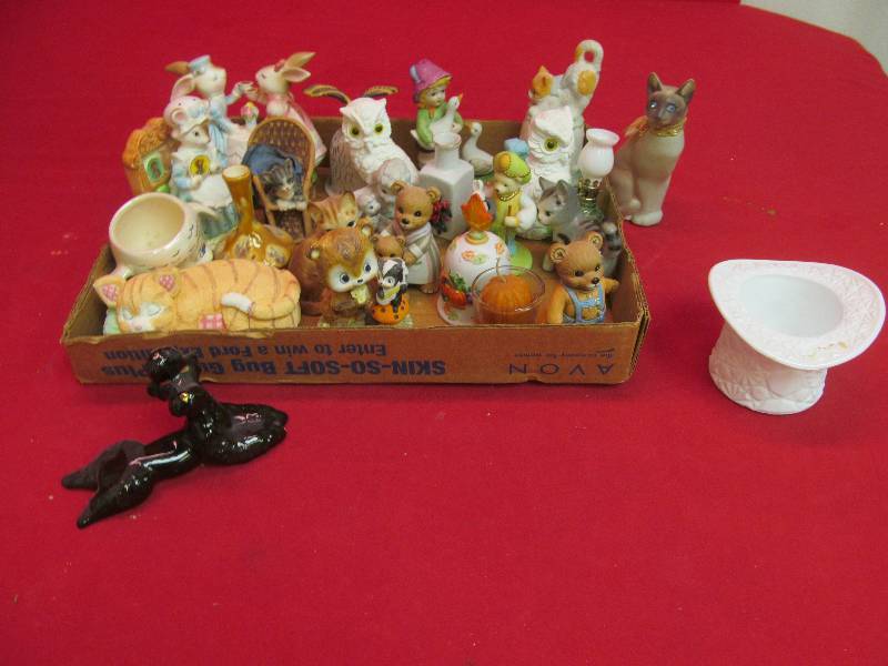lot 45 image: accent dcor pieces
