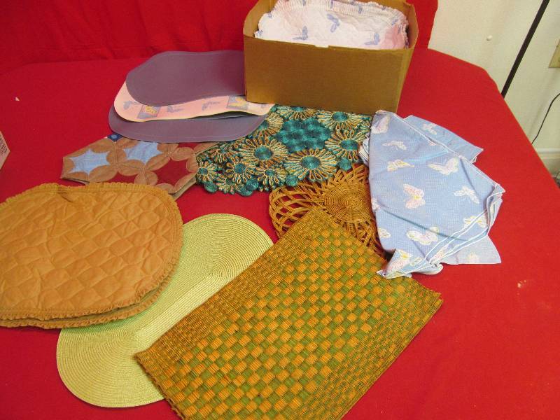 lot 49 image: placemats