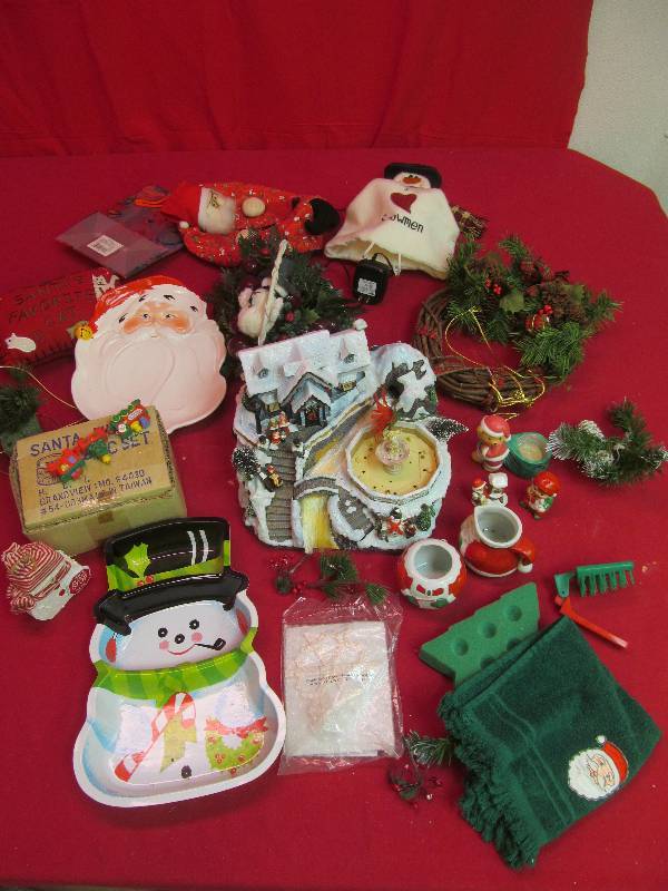 lot 51 image: holiday dcor