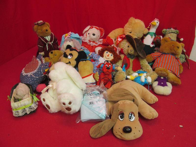 lot 59 image: stuffed animals
