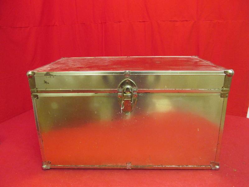 lot 68 image: storage chest